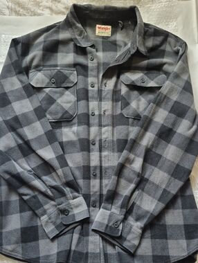 Wrangler Authentics Men's Long Sleeve Plaid Fleece Shirt - EUC
